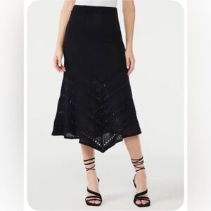 Sofia Vegara crochet black skirt